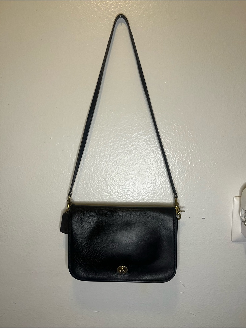 Vintage Hunt Club Black Leather Shoulder Bag with Gold Hardware